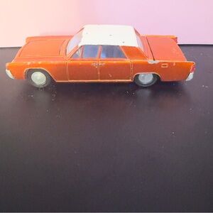 Dinky Toys No. 170 Lincoln Continental diecast model car